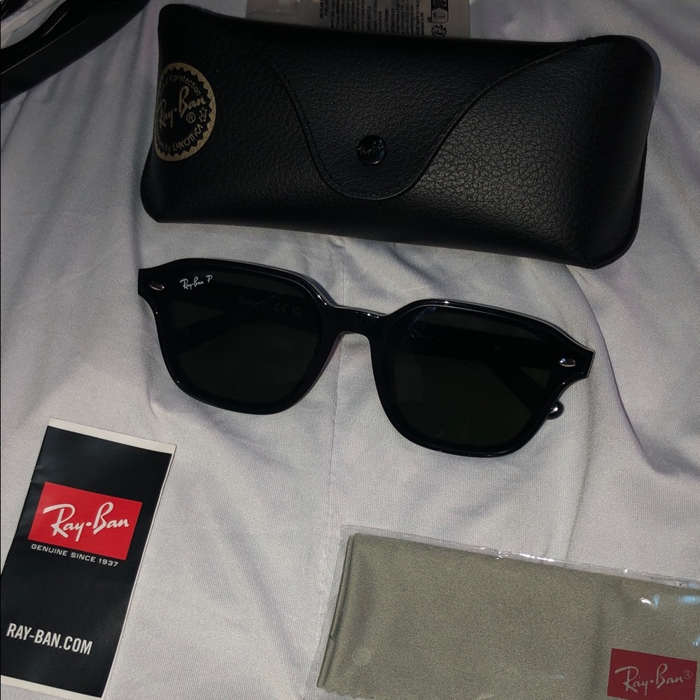 Ray-Ban Black Sunglasses